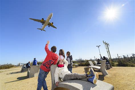 como llegar al mirador aeropuerto del prat|Mirador de aviones en el Prat del Llobregat